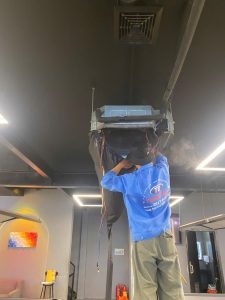 Dịch vụ vệ sinh máy lạnh âm trần quận 12