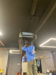 Dịch vụ vệ sinh máy lạnh âm trần quận Tân Bình