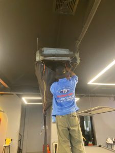 Dịch vụ vệ sinh máy lạnh âm trần quận Bình Tân