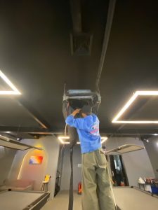 Dịch vụ vệ sinh máy lạnh âm trần tại Hóc Môn